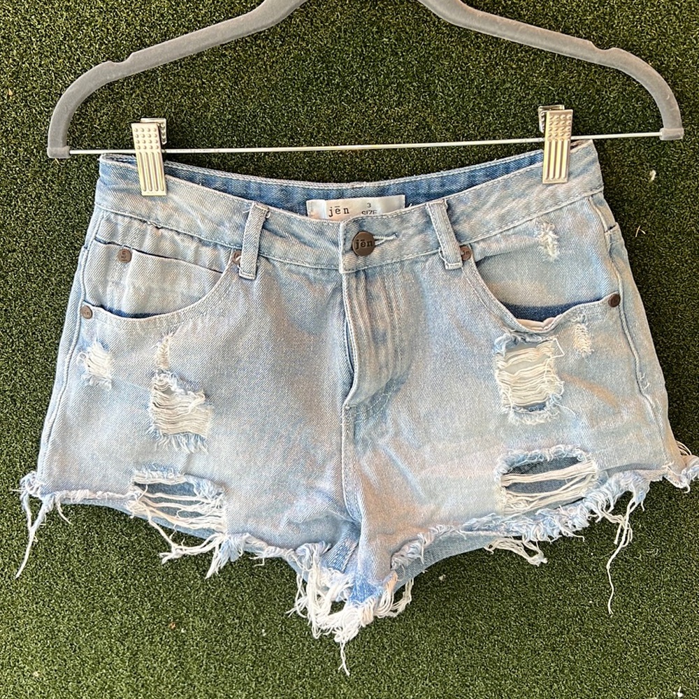 Boutique Jean shorts!! Perfect for summer 🙌🏻🙌🏻